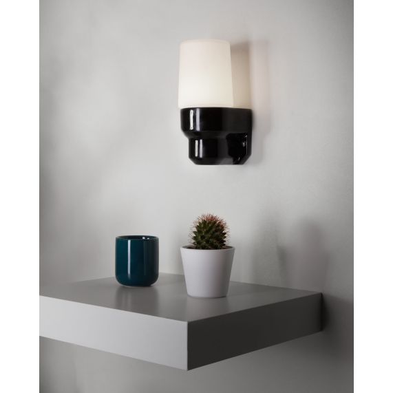 Applique porcelaine E14 av. verrerie opaline noir